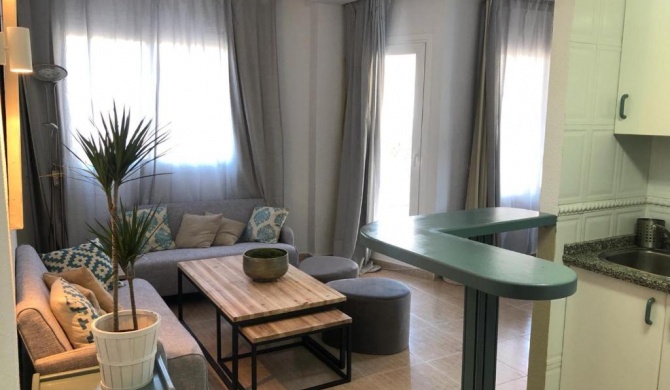 Apartamento a 50m de la playa con piscina