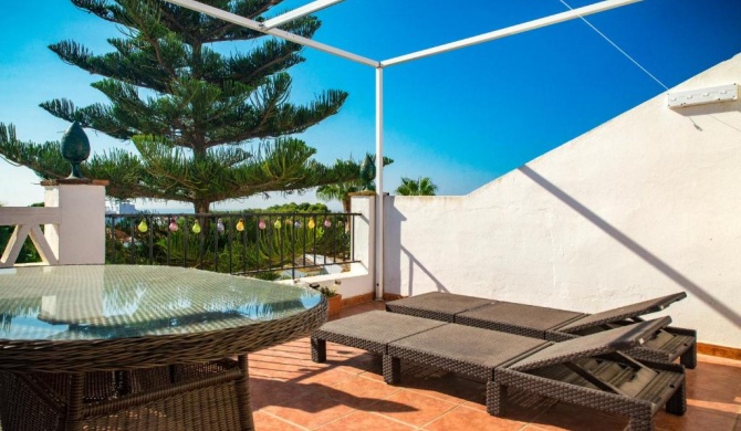 Atico con terraza - A 600 Metros de Playa La Carihuela - PISCINA - PARKING GRATIS -EXCELENTE WIFI