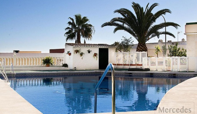 Beautiful Apartment with Balcony and pool.