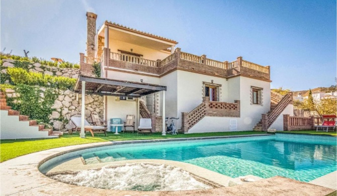 Beautiful home in Viñuela w/ WiFi, Outdoor swimming pool and 3 Bedrooms