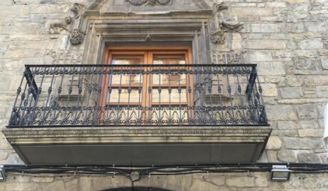 Maravilla en la plaza de la catedral- VU-HUESCA-19-154