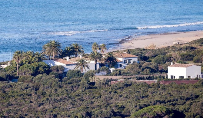 Beach house private access to Valdevaqueros beach with pool and AC free wifi