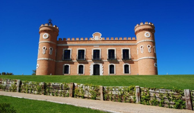 Castillo de Monte la Reina Posada Rural & Bodega