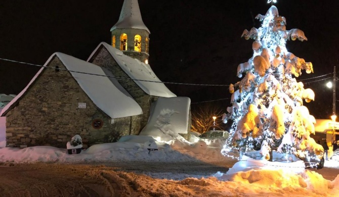 Casa esquí en pueblo junto a Baqueira Beret Ski